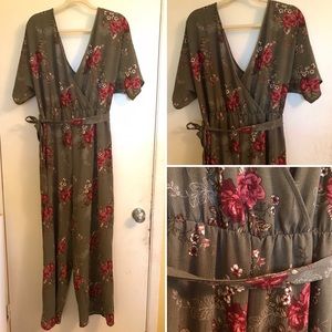 5/$20 or 2/$10🌞 Floral romper pants romper